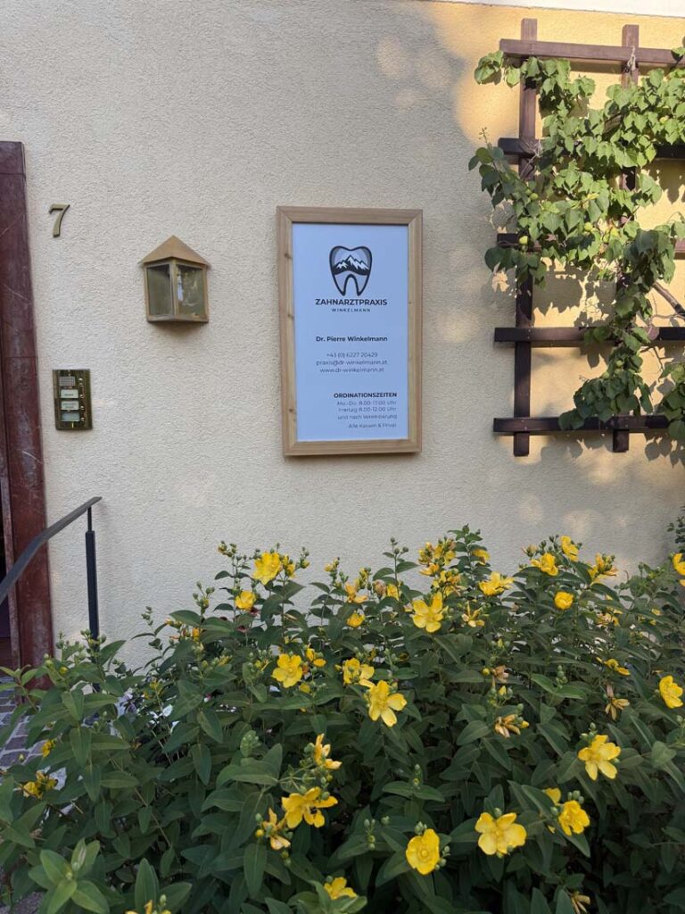 Zahnarztpraxis Dr. Winkelmann St. Gilgen am Wolfgangsee bei Salzburg - Eingang